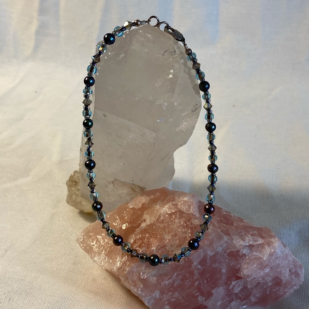 Sparkling Swarovski and Pearl bracelet 8”